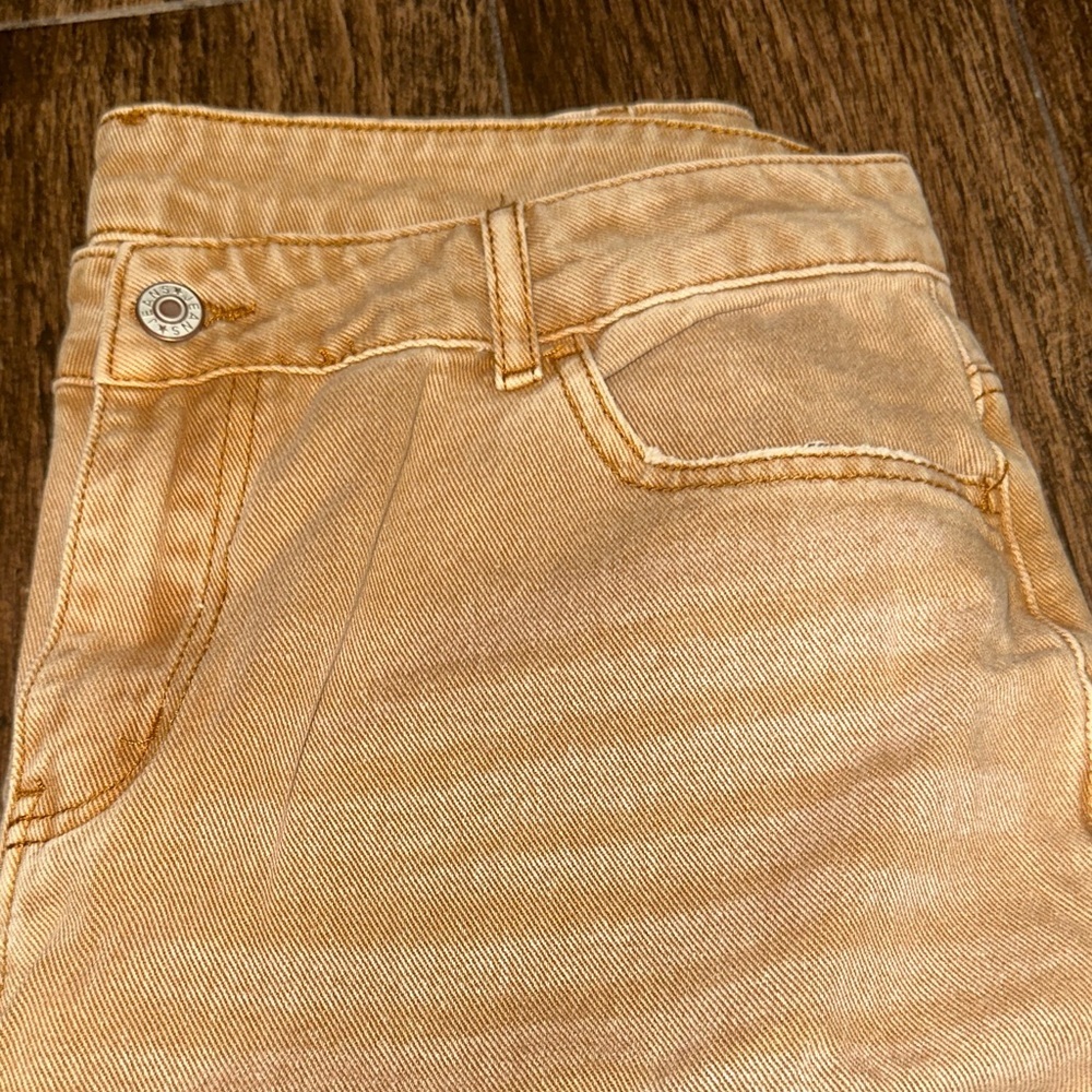 Distressed Tan Women cropped Jeans - Picture 5 of 5